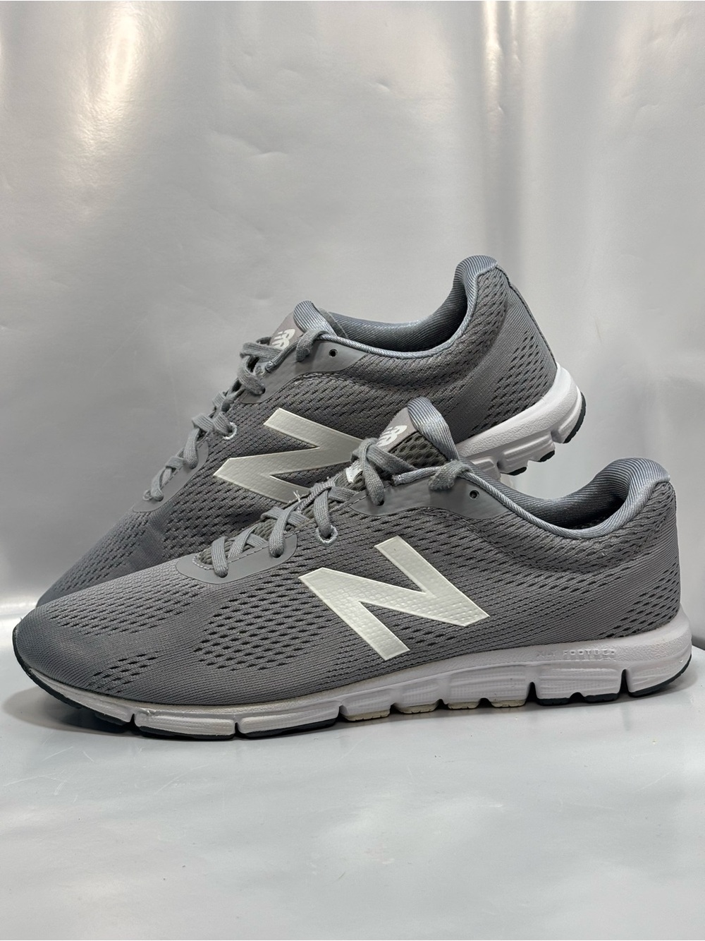New Balance Women's US Size 9 600v2 Running Shoes Gray/White W600EG2